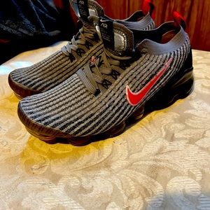 Unisex Nike Vapormax Flyknit Shoes.